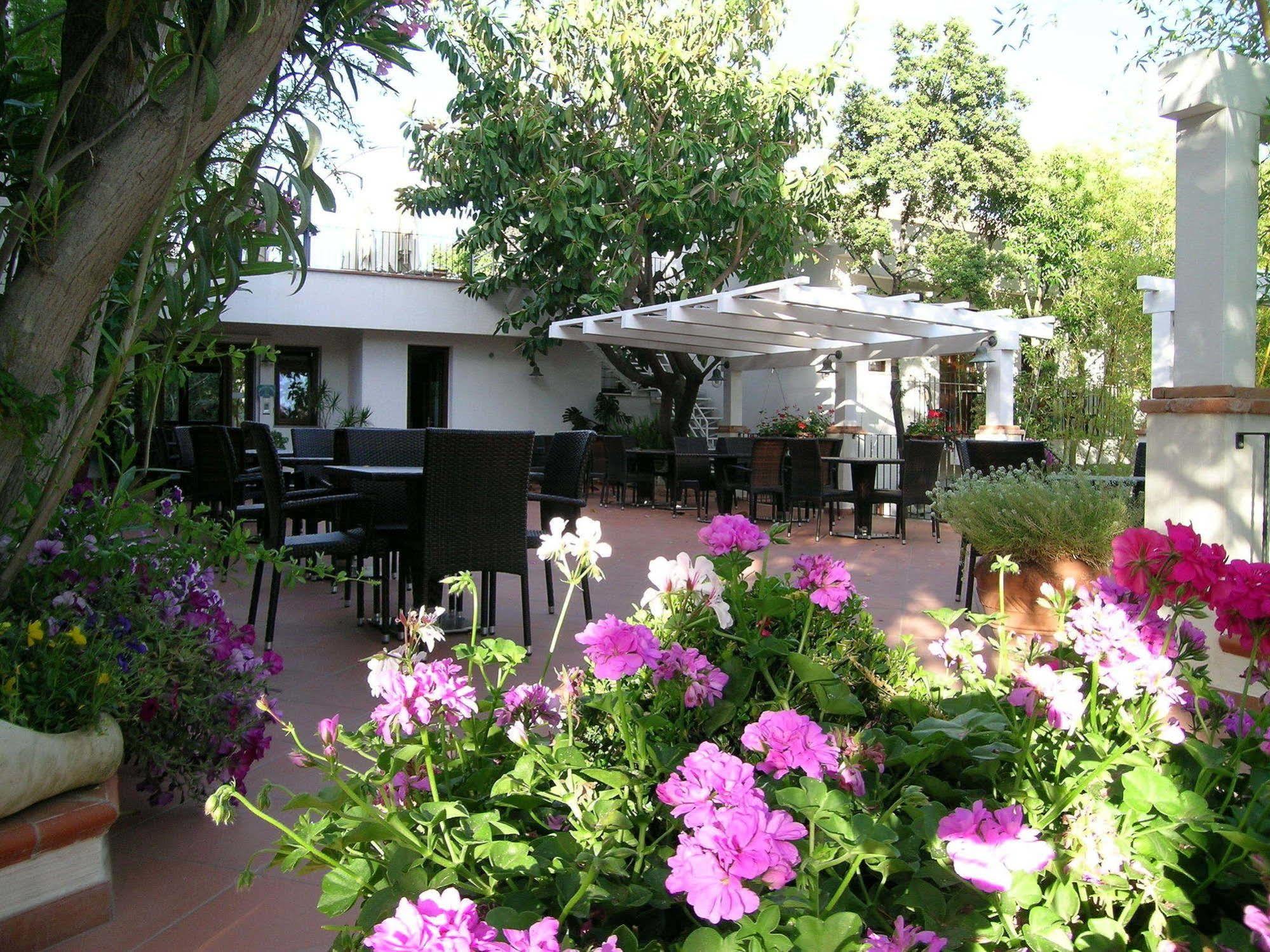 Hotel Santa Maria Santa Maria Navarrese Exterior foto